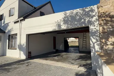 Image de Rihla Residences - Civic Road\n\nFabulous 4-bedroom house in Cape Town