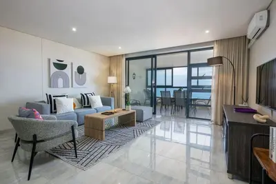 Gorgeous 172 Spinnaker Two Bed with Sea Views