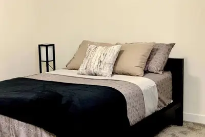 Image de Private Cozy 1-Br Suite close to Calgary Airport