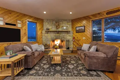 Image de Scenic Catskills Retreat • Pool, Hot Tub, Lake & Game Room | Mountainview Estate