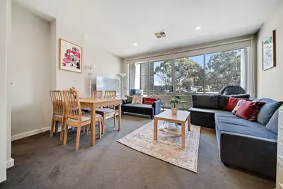 Image de Appartement tranquille dans une banlieue verdoyante et bien desservie