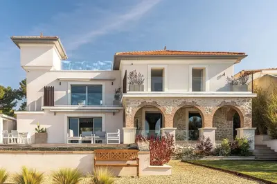 Image de Villa de Luxe Front de Mer Avec Piscine villa Romanella
