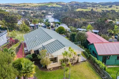Image de HaruView: Spacious house with view of Haruru Falls