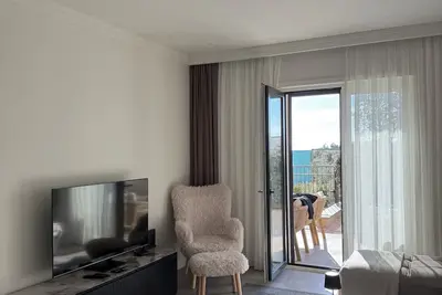 Image de One bedroom apartment with direct access to swimming pool - Lustica Centrale