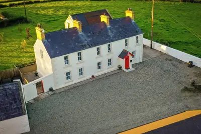 Image de Historic Farmhouse with open fire and Hot tub