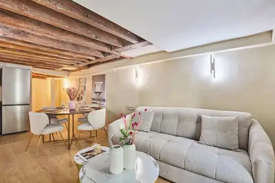 Image de Charmant appartement rénové Centre de Paris