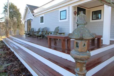 Image de Decadent Renovated Cottage With Private Yard (2428)