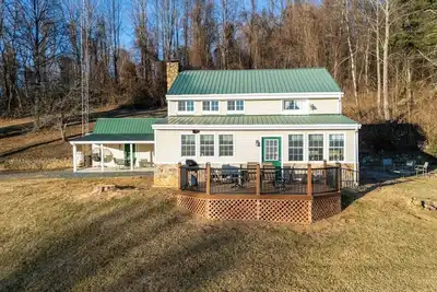 Image de Monroe Retreat with Mountain Views & Fire Pit!