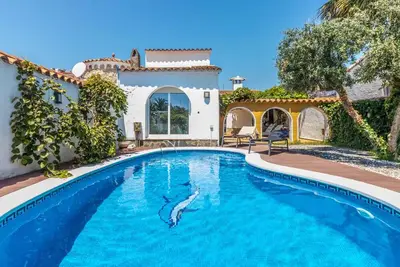 Image de 0149-Valira Maison au canal avec piscine et amarrage