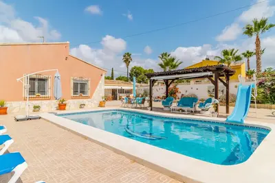 Image de Beautiful family villa with pool and guest house