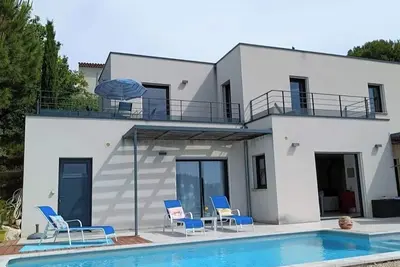 Image de Villa \"Chloléa\" - Vue exceptionnelle! \nContemporaine -Piscine & Confort Absolu.