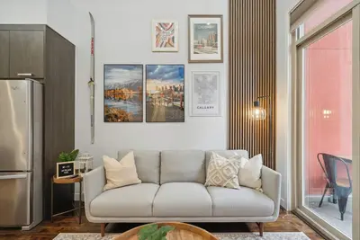 Image de 2 Bedroom 2BAth |Entire Apt in Beltline| Underground Parking