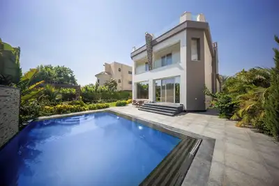 Image de Spacious 4-bedroom apartment in perfect El Sheikh Zayed City with Ac