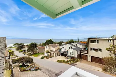Image de Awesome Views: 5-Star Single Floor Home Near Beach