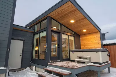 Image de Ski Hill Nest - Modern Stay - In-Town Convenience