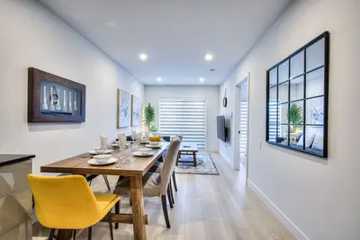 Image de Elegant 2br Suite Close to Transit