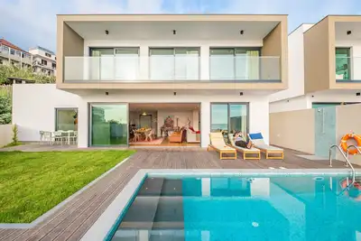 Art House - By Wehost