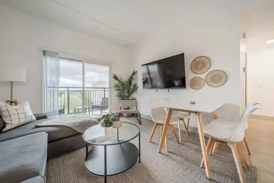 Image de Walkable 3 bed with Balcony, Parking, King Bed