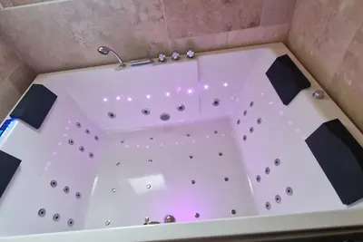 Image de Les chalets/jacuzzi  Stani@illan