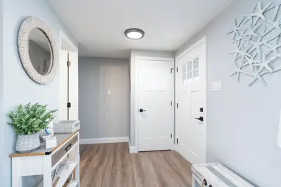 Image de 2 min walk to the Cove. New luxury home in Brigantine.