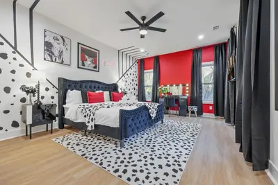 Image de Disney-Inspired 6br Retreat | Hot Tub, Game Room, Sleeps 14