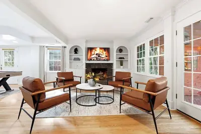 Image de Refined Pool Oasis| All-King Beds | TVs Throughout