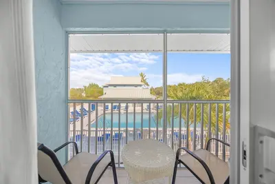 Image de Spacious Two-Story Townhome with Private Beach Access at Seashells of Sanibel