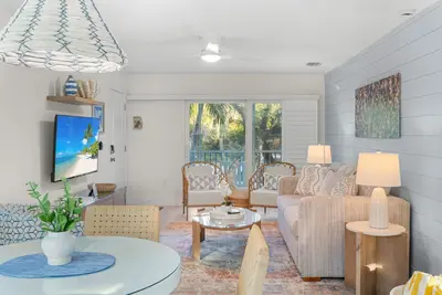 Image de Sunset Walks & Shelling Days at Seashells 9! Deeded beach access!