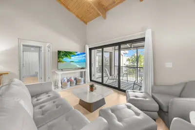 Image de Coquina Beach- Stunning Remodel-2 Bedroom- Beachside