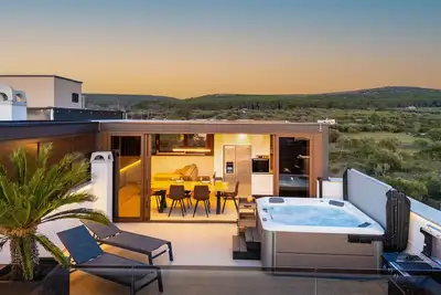 Image de Bel appartement à Turanj avec vue sur la mer.