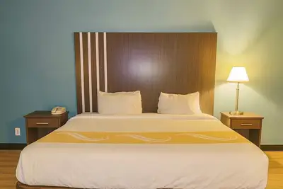 Image de Village Inn & Suites Sarnia ( Full Service Hotel)\nQ-P