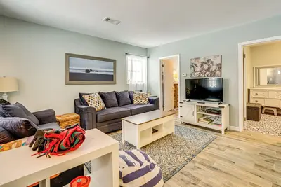 Image de Woodsy & Charming! Applegate Cabin w/ Large Yard