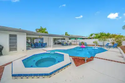 Image de Saltwater Pool Beach Home