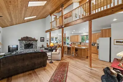 Image de Inviting mountain home in the heart of Graeagle