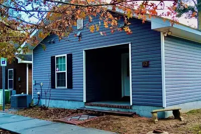 Image de 3-bedroom house in serene Charleston with cool Ac and charm