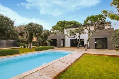 Awesome home in Suze la Rousse