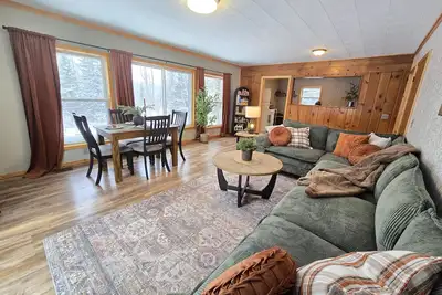 Image de Dog Friendly | River | Kayaks | Fishing