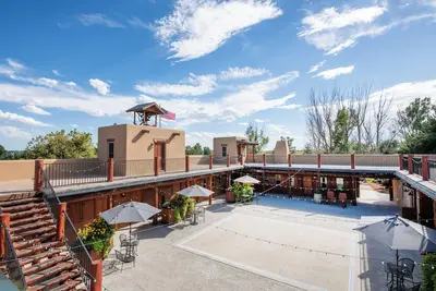 Image de Barnlight Escape at River Fort Ranch • 8br • Sleeps 23 • Private Ranch