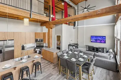 Image de Top Floor Double Penthouse - 8br - 20ft Ceilings