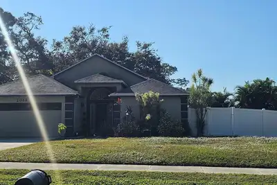 Image de Warm & Cozy Family Home in a Quiet Neighborhood