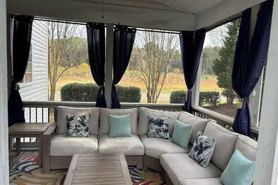 Image de Spacious 4br / 3. 5ba Home in Durham with Enclosed Patio