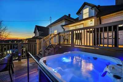 Image de Family Friendly Home with Private Hot Tub, King Beds, Kids Room, Sleeps 9+