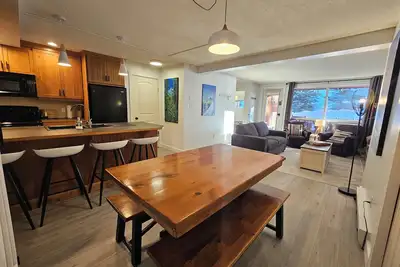 Image de True Ski in - Ski out Mountain Retreat!