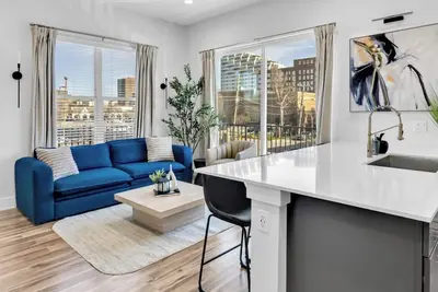 Image de New Modern 1br in Oak Lawn Dallas With Free Parking + Complimentary Ev Charger