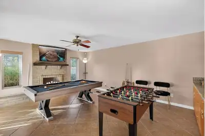 Image de Relaxing Deer Valley Retreat – Pool, Game Room, Fireplace, Bbq, Sleeps 8