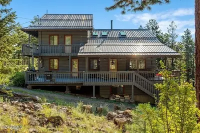 Image de Welcome to The Hen House in Greer! Wraparound Porch, Movie Room & Coffee Bar