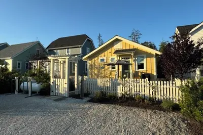 Image de Sunshine Cottage – Cozy Luxury in Seabrook-New