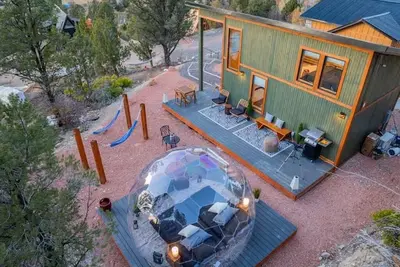 Image de Cozy Cabin & Stargazing Dome Deck Hammocks Bbq Near Zion and Bryce Canyon