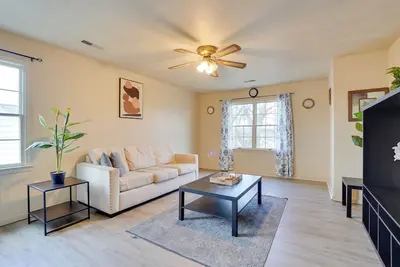 Walk to Fairgrounds! Hagerstown Townhome w/ Deck