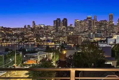 Image de Upscale Seattle retreat: lake/skyline views/stadiums/Uw